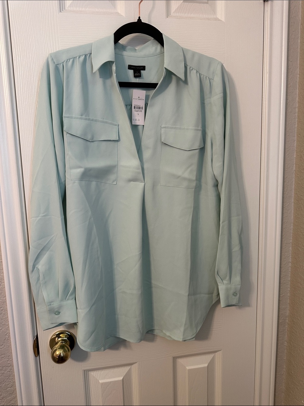 Ann Taylor Mint Green Long-Sleeve Pocket Blouse